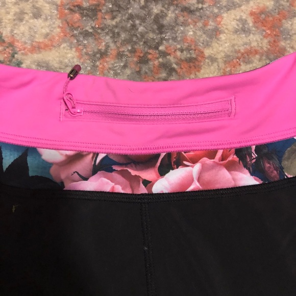 Lululemon shorts - Picture 5 of 8